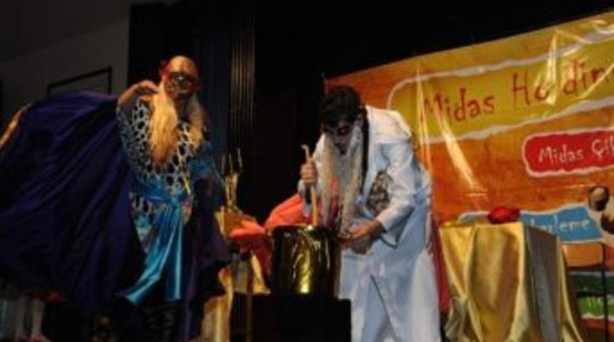 Osmangazi&rsquo;de Tiyatro Ş&ouml;leni Başladı