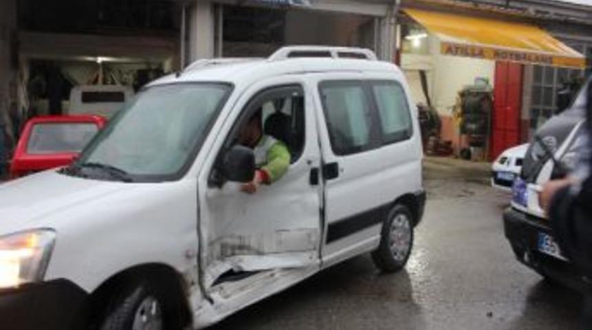 Bafra&rsquo;da Kaza: 3 Yaralı