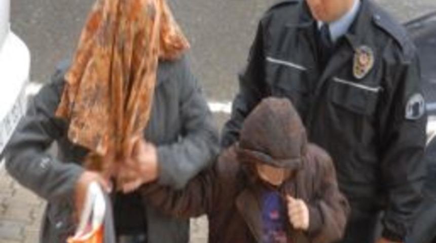 Evden G&uuml;m&uuml;ş Zincir &Ccedil;alan Kadın Yakalandı