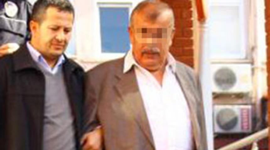 K&uuml;&ccedil;&uuml;k kıza porno izletti