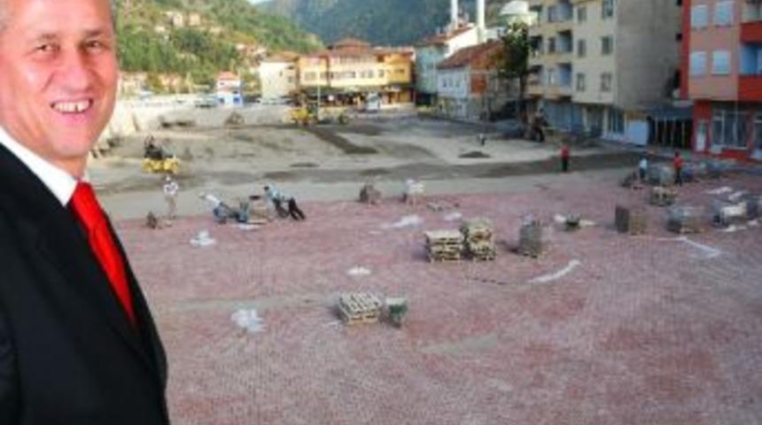 Pazaryeri Parke Taşları İle &Ouml;r&uuml;l&uuml;yor