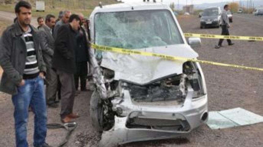 Patnosta Trafik Kazası: 2 &Ouml;l&uuml;, 5 Yaralı