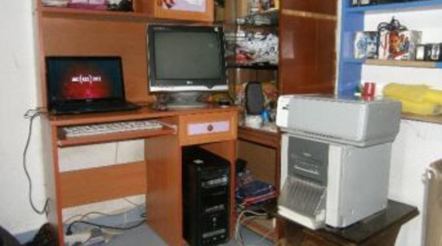 20 Yıllık Fotoğraf&ccedil;ının Bilgisayarını Fareler Kemirdi