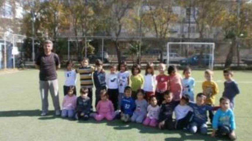 Anaokulu &Ouml;ğrencileri Halı Saha Macı Yaptı