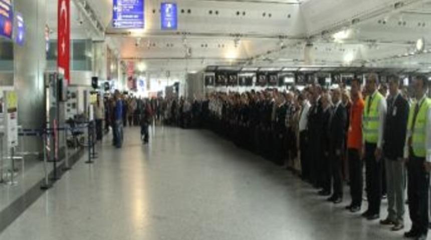 Atat&uuml;rk Havalimanı&rsquo;nda Hayat Durdu