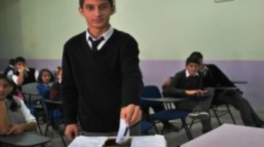 Selendi &Ouml;ğrenci Meclis Başkanlığı Se&ccedil;imi Yapıldı