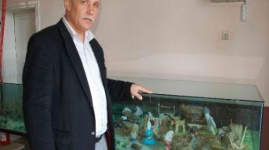 Ge&ccedil;mişin İzleri Belediye Girişindeki Dev Vitrinde Sergileniyor