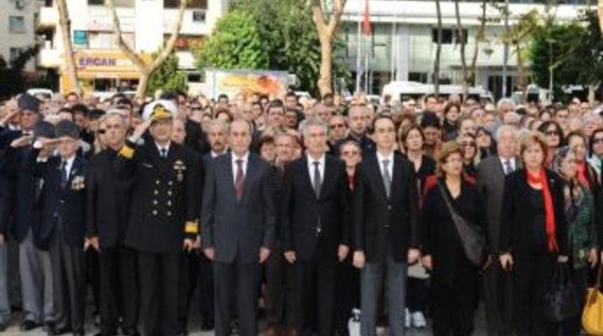 Atat&uuml;rk'&uuml; Anma T&ouml;renine Karşıyaka'da Coşkulu Katılım