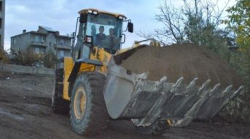 Mahalleyi İkiye Ayıran Dere Islah Edildi