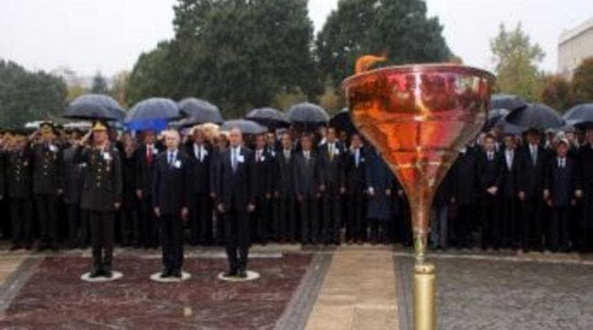 Gaziantep'te Atatürk'ü Anma Törenleri Çelenk Sunumu İle Başladı