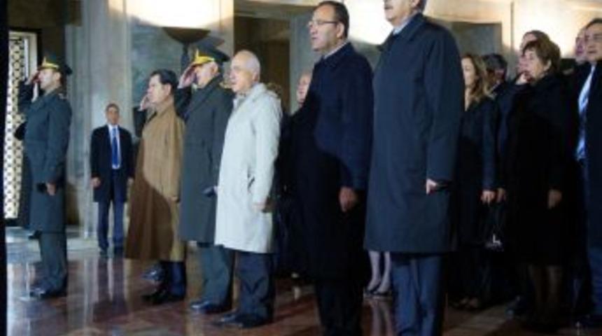 Atat&uuml;rk, Ebediyete Intikalinin 74. Yılında Anıtkabir'de Anıldı