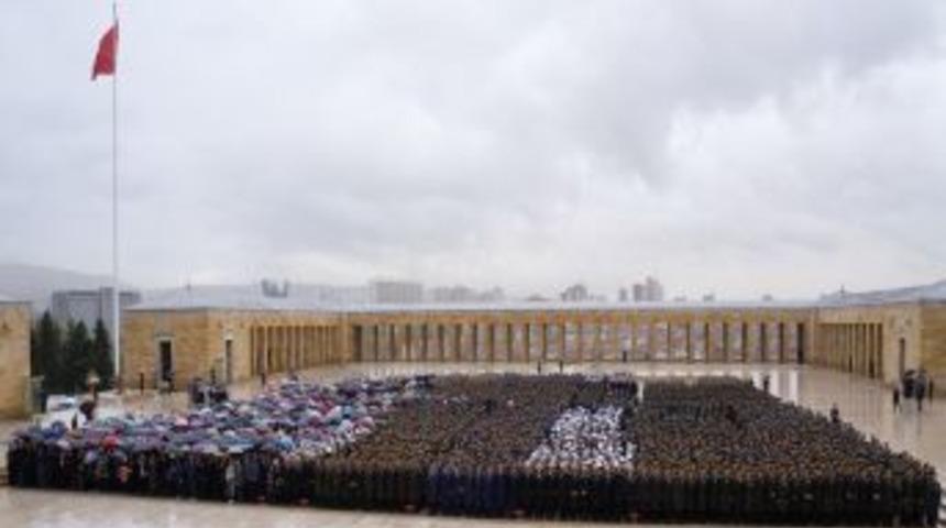 Binlerce Kişi Anıtkabir'i Ziyaret Etti
