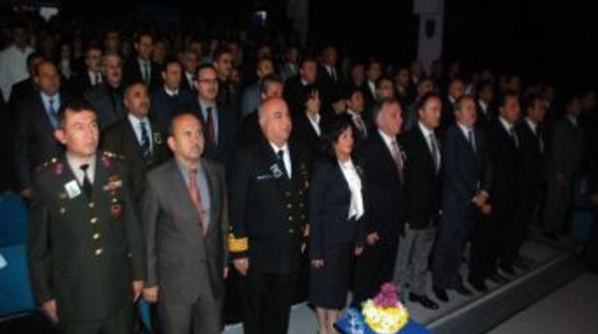 Atat&uuml;rk &Ouml;l&uuml;m&uuml;n&uuml;n 74. Yılında Anıldı