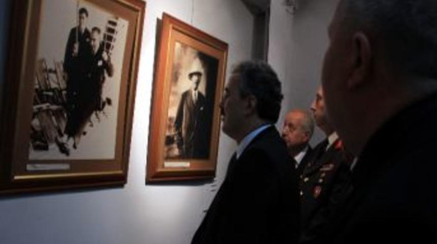 K&uuml;lt&uuml;r Bakanlığı Arşivlerindeki Atat&uuml;rk Fotoğrafları Sergilendi
