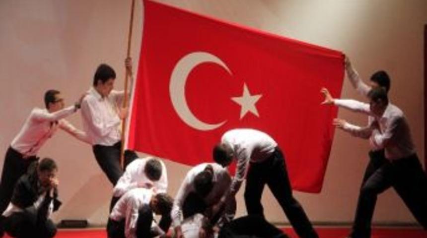 Atat&uuml;rk &Ouml;l&uuml;m&uuml;n&uuml;n 74. Yıld&ouml;n&uuml;m&uuml;nde Anıldı