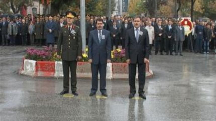 Malatya'da Atat&uuml;rk'&uuml; Anma T&ouml;reni D&uuml;zenlendi