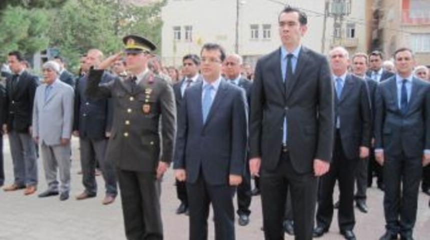 Derik&rsquo;te Atat&uuml;rk T&ouml;renle Anıldı