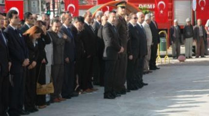 &Ouml;l&uuml;m&uuml;n&uuml;n 74.yılında Atatat&uuml;rk Demre&rsquo;de Anıldı