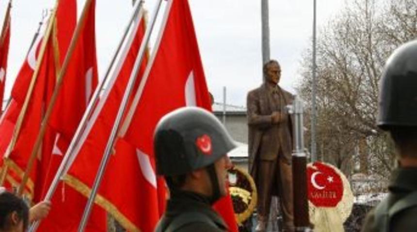 Ulu &Ouml;nder Atat&uuml;rk&rsquo;&uuml; Anıyoruz