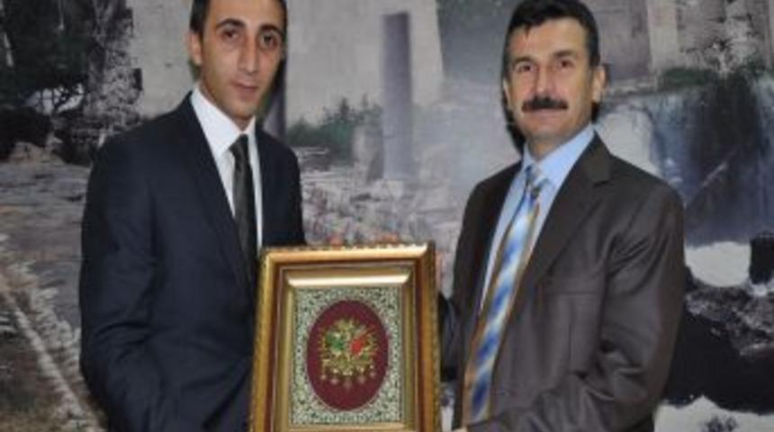 &Uuml;lk&uuml;c&uuml; Gen&ccedil;ler, Kaymakam G&uuml;ldibi&rsquo;ni Ziyaret Etti