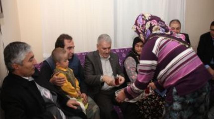 Bakan Yıldırım, &Ccedil;ankırı'da Evine Davet Eden Vatandaşı Kırmadı