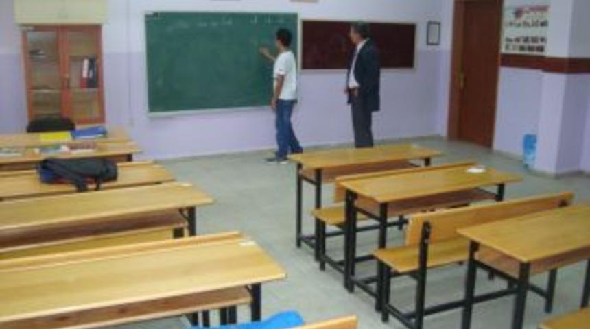 Simav İl&ccedil;e Milli Eğitim M&uuml;d&uuml;rl&uuml;ğ&uuml;, Okula Gitmeyen &Ouml;ğrencilerin Peşinde