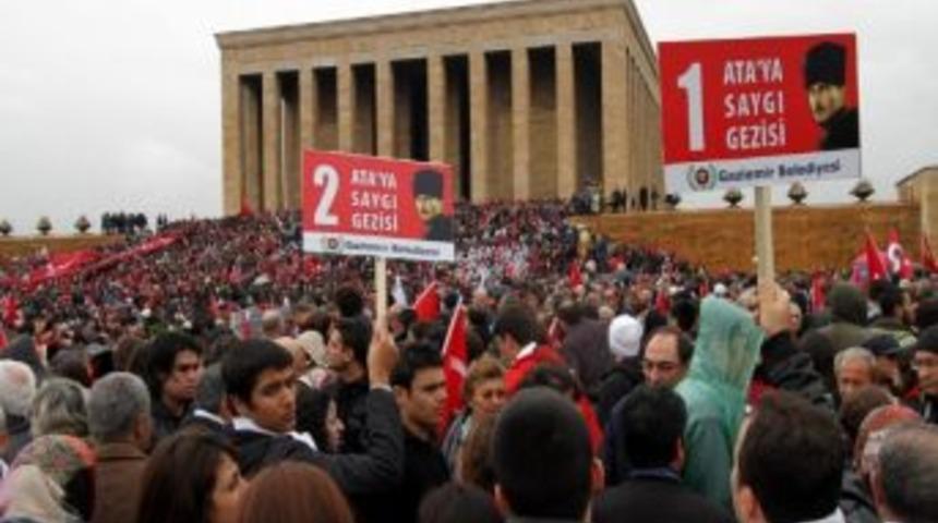 Gaziemir Ata&rsquo;sına Koştu