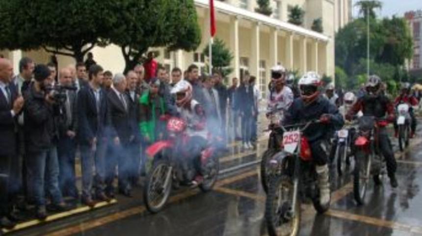 Motorcular Ata&rsquo;yı Andı