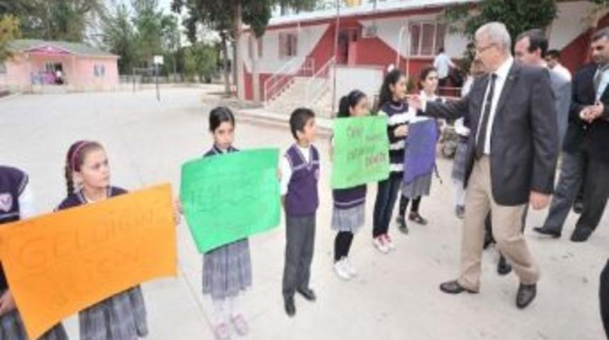 Vali Cerrah, &Ccedil;ardak K&ouml;y&uuml; İlk&ouml;ğretim Okulu&rsquo;nu Ziyaret Etti