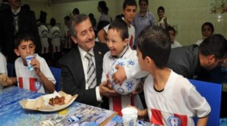 Şahinbey Belediyesi Yuvada Kalan &Ccedil;ocukları Futbol Ve Masa Tenisinde Yetiştirecek