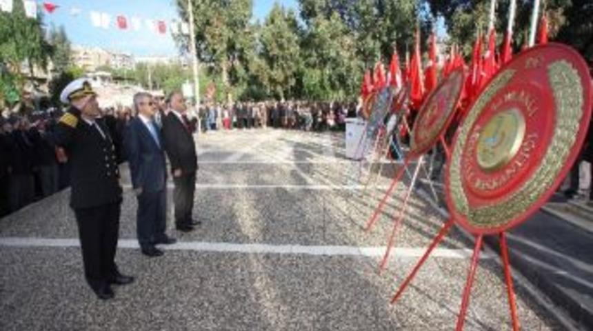 Bayraklı Ata&rsquo;sını Andı