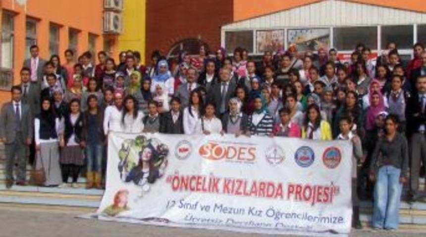 Fakir Kız &Ouml;ğrenciler Dershaneye Kavuştu