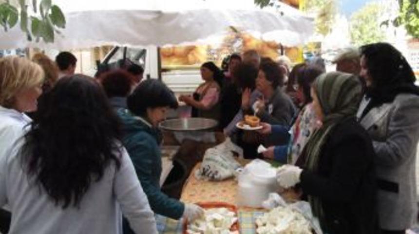 Atat&uuml;rk Edremit'in Kızılke&ccedil;eli K&ouml;y&uuml;nde Mevlid Ve Lokmayla Anıldı