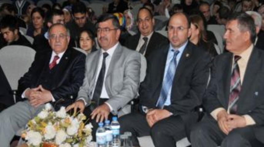 Kur&rsquo;an Ve M&uuml;sl&uuml;manlar Konferansına B&uuml;y&uuml;k İlgi