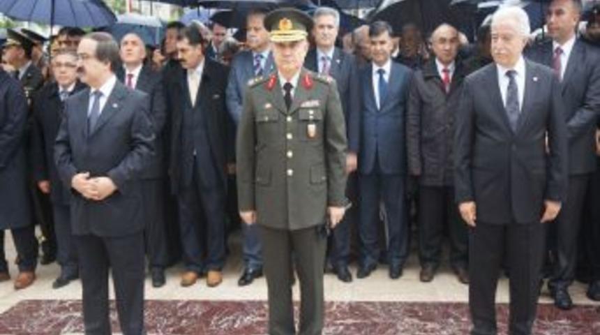 Atat&uuml;rk, &Ouml;l&uuml;m&uuml;n&uuml;n 74. Yıl D&ouml;n&uuml;m&uuml;nde Adana'da Anıldı