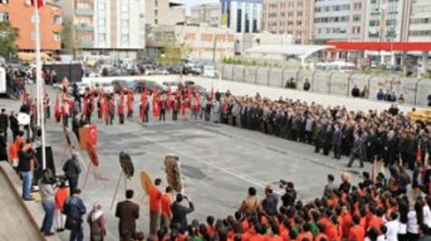 Saat 9'u 5 Ge&ccedil;e... Hayat Durdu...