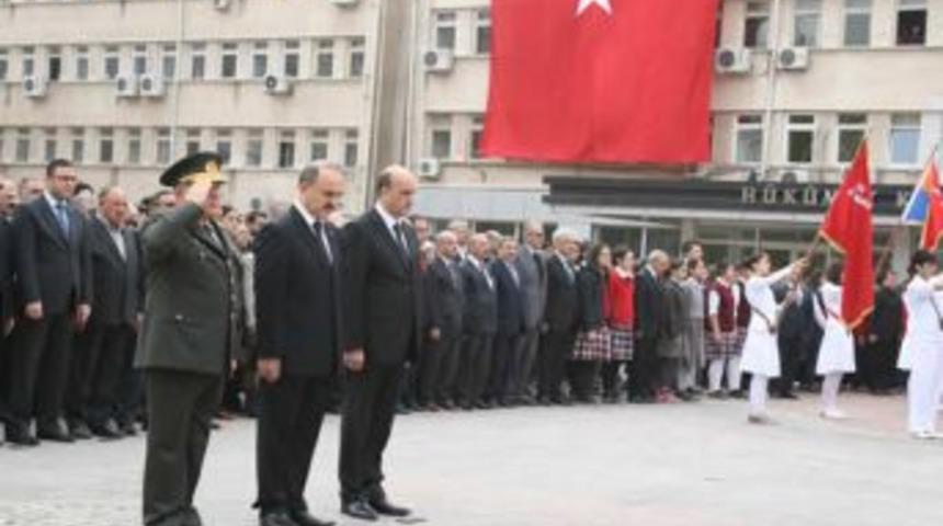 Elazığ'da 10 Kasım Atat&uuml;rK'&uuml; Anma T&ouml;renleri