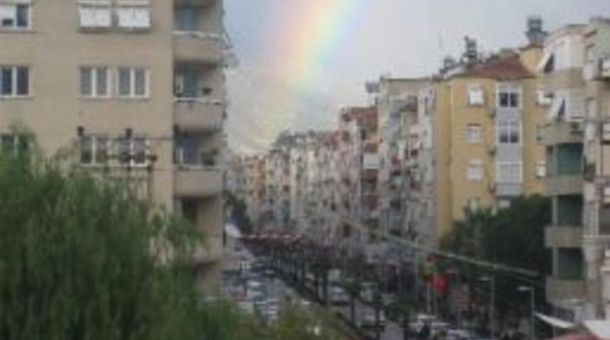 &Ouml;demiş&rsquo;te Rengarenk G&ouml;kkuşağı Tablosu