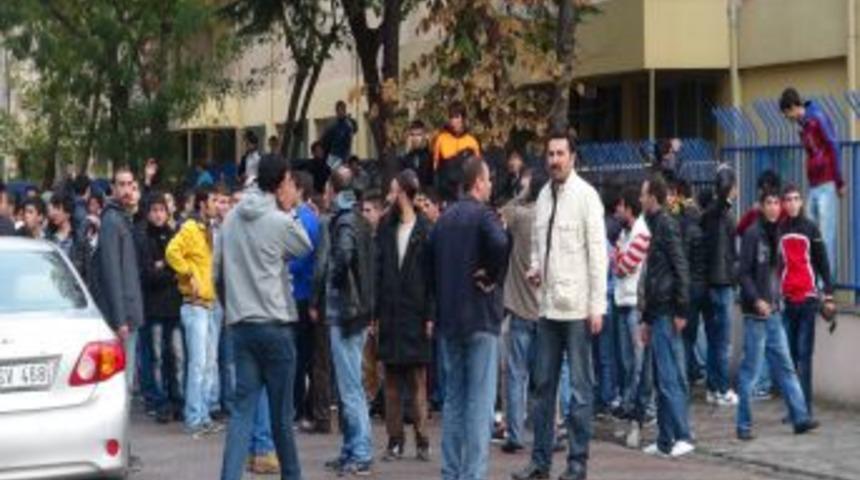 Bah&ccedil;elievler'de Olaylı Ma&ccedil;