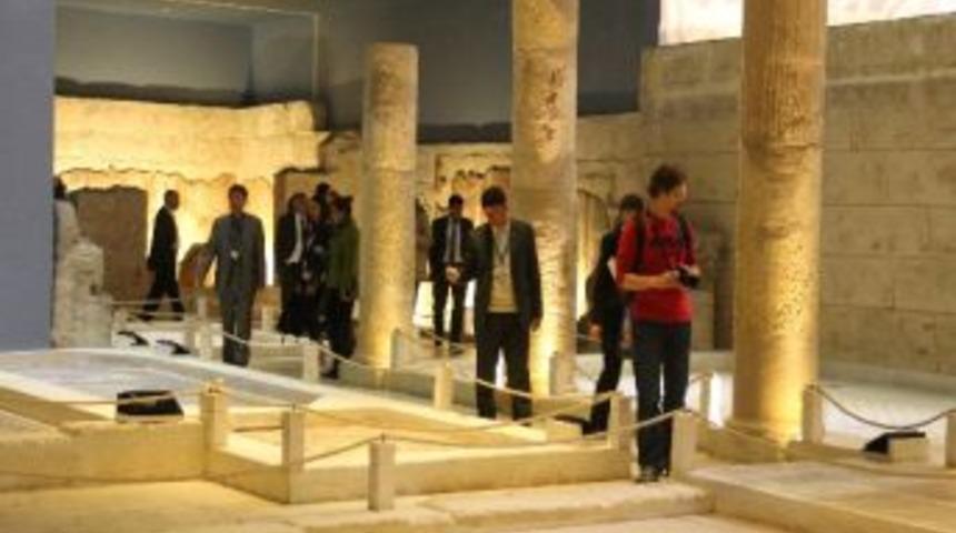 Zeugma Mozaikleri B&uuml;y&uuml;ledi