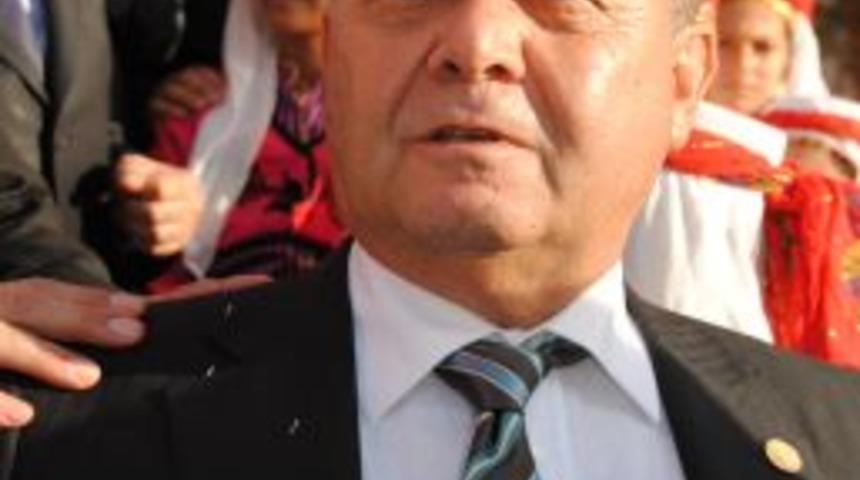 Eğitim G&ouml;n&uuml;ll&uuml;s&uuml; Işadamı: Okul Yaptırmada B&uuml;rokratik Engeller Kaldırılmalı