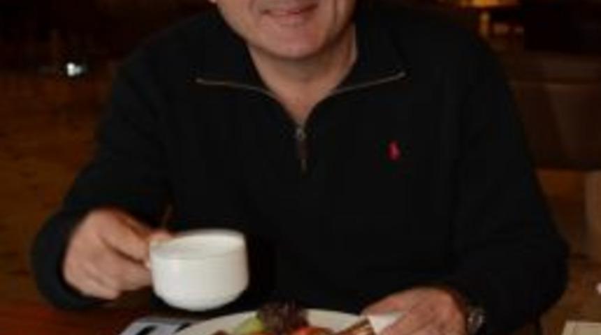 Sunay Akın: "can Boğazdan Gelir Ve Gider"