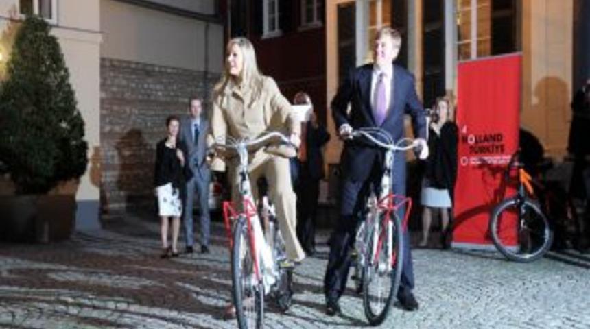 Hollanda Prensinin İstiklal Caddesi'nde Bisiklet Keyfi