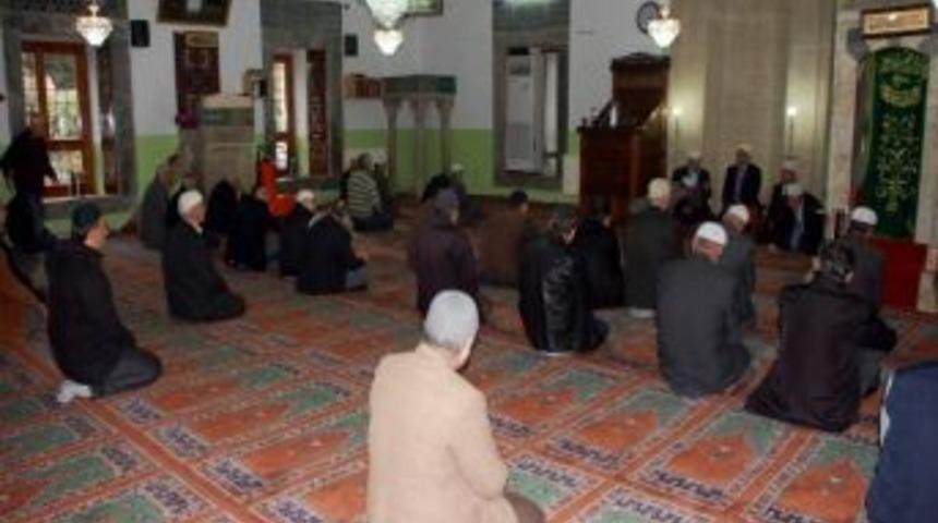 Boz&uuml;y&uuml;k&rsquo;teki T&uuml;m Camilerde Atat&uuml;rk İ&ccedil;in Mevlit Okutuldu