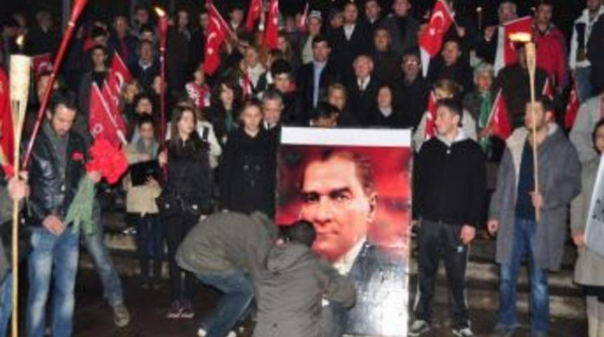 Chp Afyonkarahisar İl Başkanlığı&rsquo;ndan &ldquo;ata&rsquo;ya Saygı Y&uuml;r&uuml;y&uuml;ş&uuml;&rdquo;