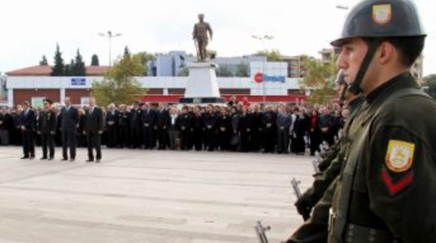 Atat&uuml;rk, Edremit&rsquo;te De T&ouml;renle Anıldı