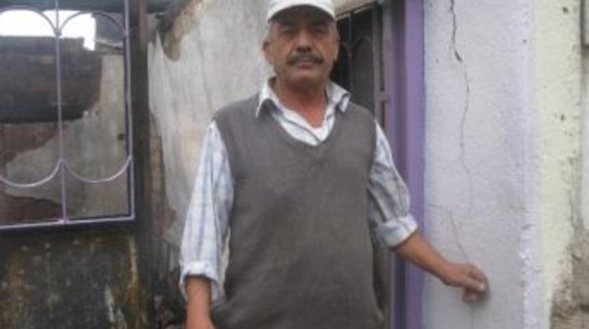 Selendi'de 2 Ev Tamamen Yandı