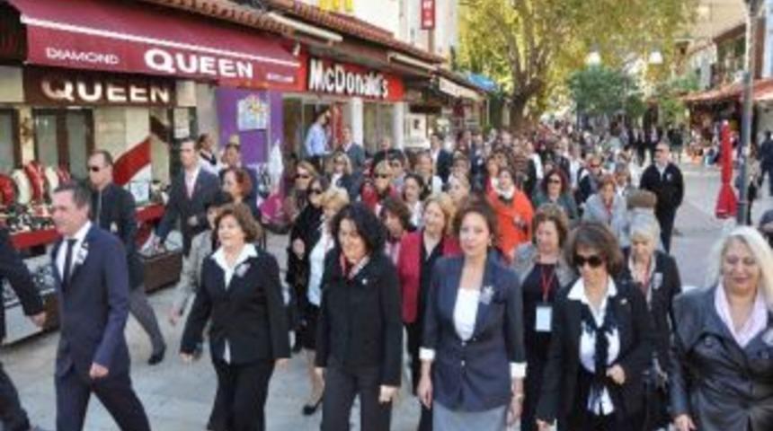Chp&rsquo;li Kadınlar Kuşadası Esnafını Ziyaret Etti