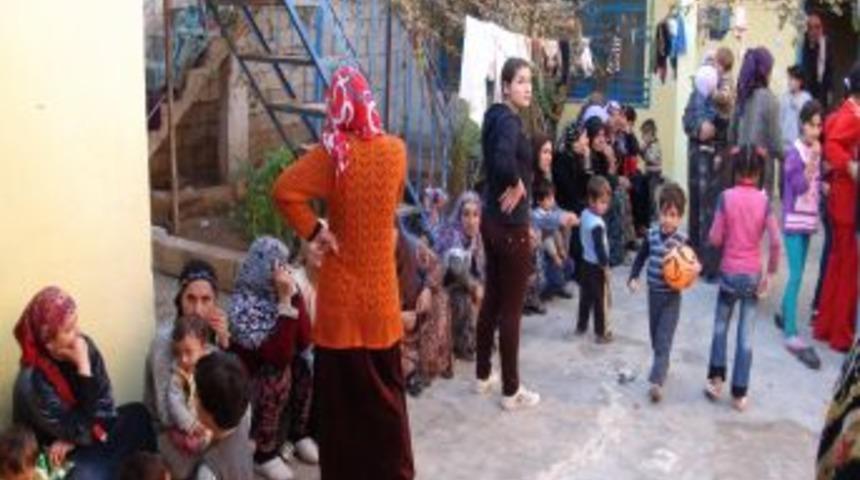 115 Kişi Bir Evde Yaşıyor
