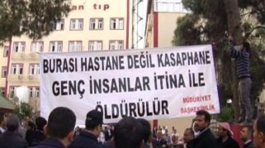 Hastanede pankartlı eylem